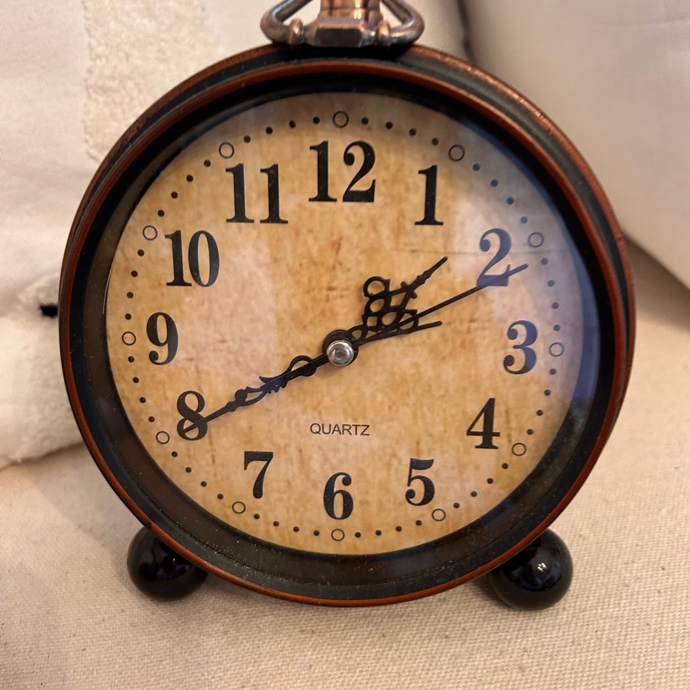 Vintage Style Black and Brown Quartz Wall Clock